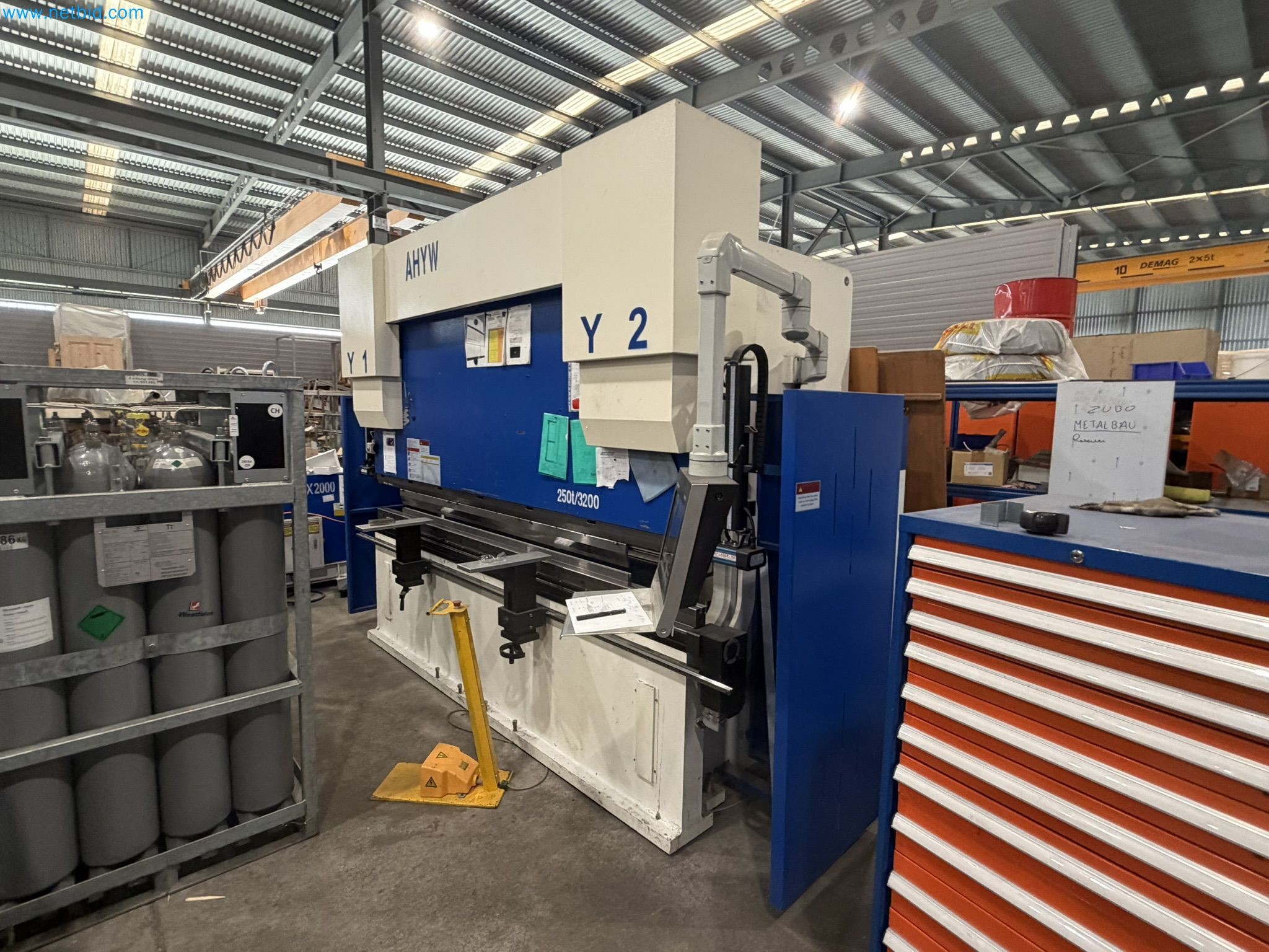 Elektrohydraulische Servo-CNC Abkantpresse Anhui Yawei Machine Tool YWB 250T/3200